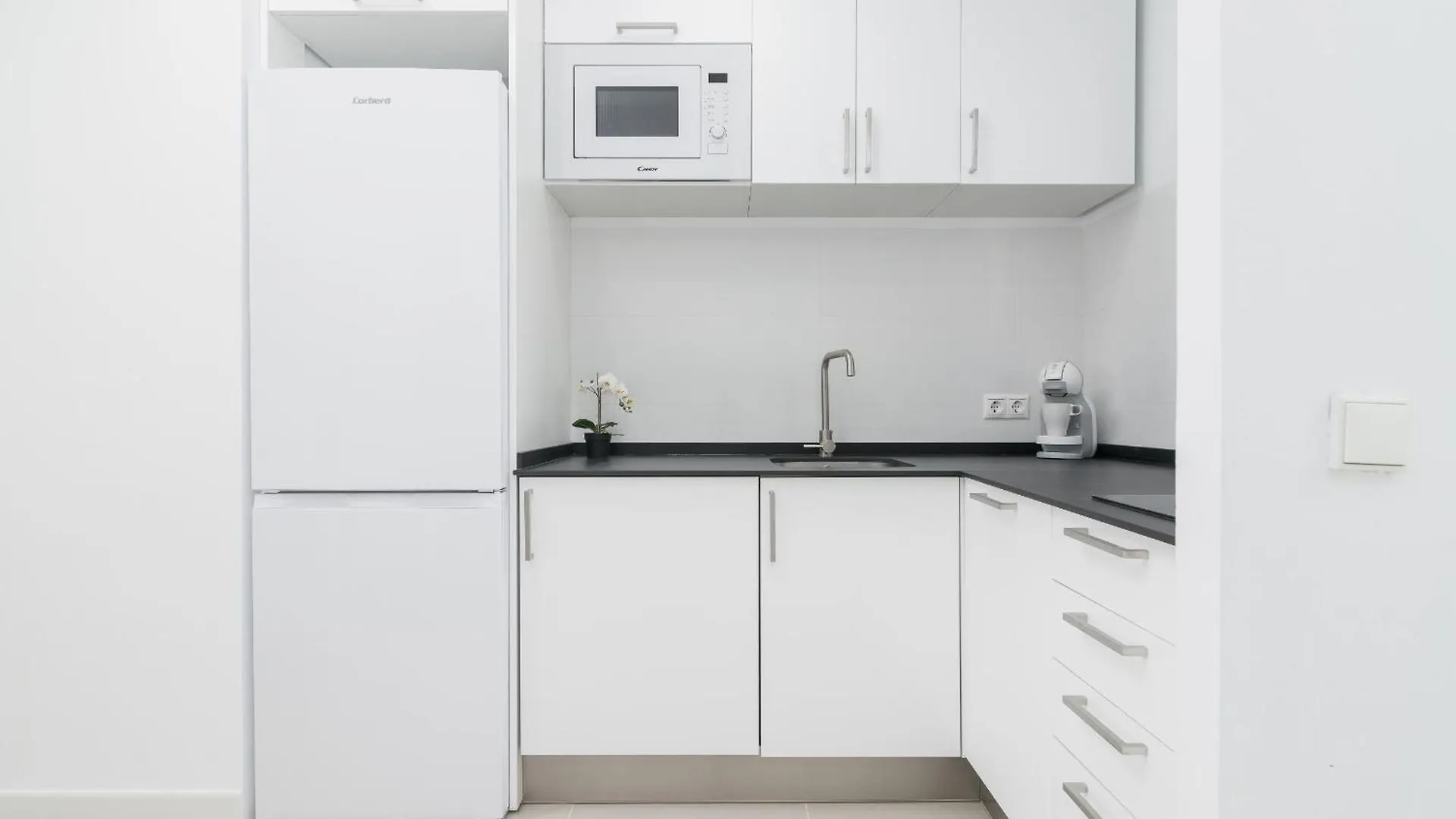 Suite Homes Hesperides 914 Malaga 0*,